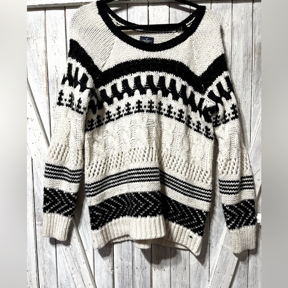 American Eagle Outfitters Sweaters - American Eagle Sweater **Thick Warm Nice 🌹☀️☀️☀️🌹